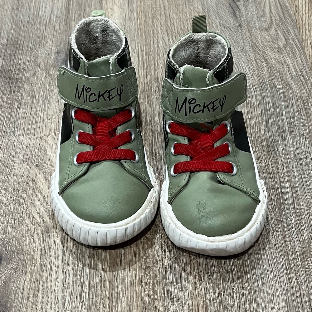 H&M Toddler Mickey Mouse Sneakers Sz6